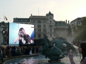 Estelle Goldfarb violinist Trafalgar Square Londres